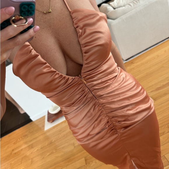 Light orange ruched midi dress - Picture 2 of 3